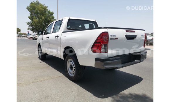 Acheter Import Voiture Toyota Hilux Blanc à Import - Dubai, Iles Acheter Import Voiture Toyota Hilux Blanc à Import - Dubai, Iles