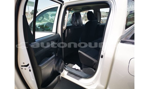 Acheter Import Voiture Toyota Hilux Blanc à Import - Dubai, Iles Acheter Import Voiture Toyota Hilux Blanc à Import - Dubai, Iles