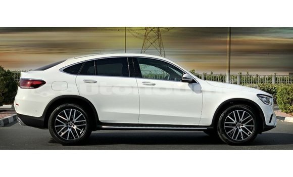 Buy Import Mercedes-Benz GLC White Car in Import - Dubai in Iles Buy Import Mercedes-Benz GLC White Car in Import - Dubai in Iles