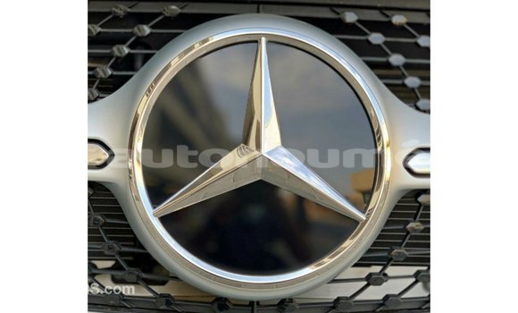 Buy Import Mercedes-Benz GLC White Car in Import - Dubai in Iles Buy Import Mercedes-Benz GLC White Car in Import - Dubai in Iles