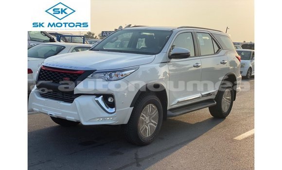 Acheter Import Voiture Toyota Fortuner Blanc à Import - Dubai, Iles
