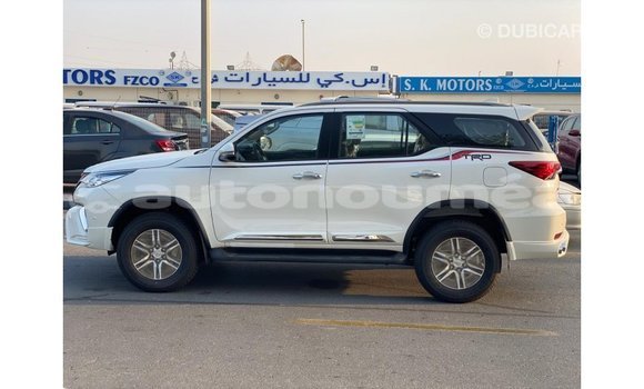 Buy Import Toyota Fortuner White Car in Import - Dubai in Iles Buy Import Toyota Fortuner White Car in Import - Dubai in Iles