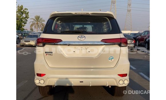 Buy Import Toyota Fortuner White Car in Import - Dubai in Iles Buy Import Toyota Fortuner White Car in Import - Dubai in Iles
