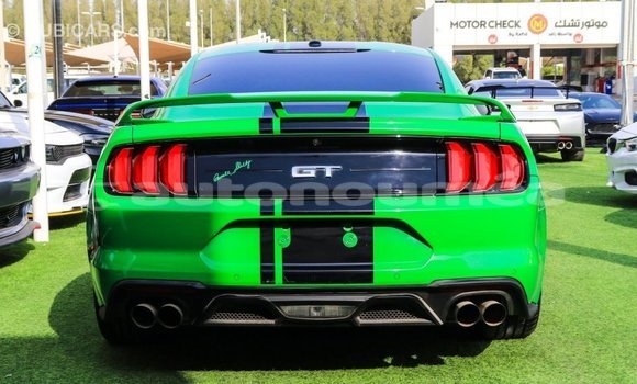 Acheter Import Voiture Ford Mustang Vert à Import - Dubai, Iles Acheter Import Voiture Ford Mustang Vert à Import - Dubai, Iles