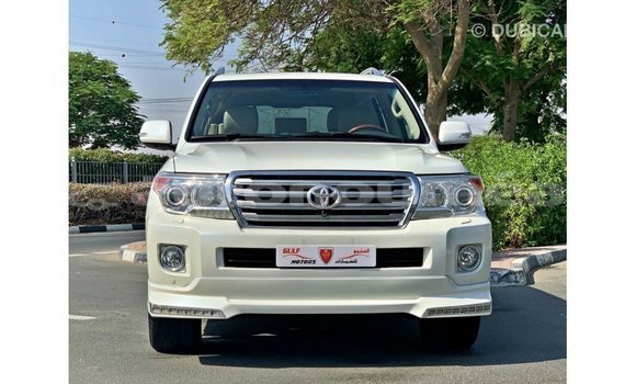 Buy Import Toyota Land Cruiser White Car in Import - Dubai in Iles Buy Import Toyota Land Cruiser White Car in Import - Dubai in Iles
