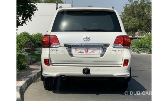 Buy Import Toyota Land Cruiser White Car in Import - Dubai in Iles Buy Import Toyota Land Cruiser White Car in Import - Dubai in Iles