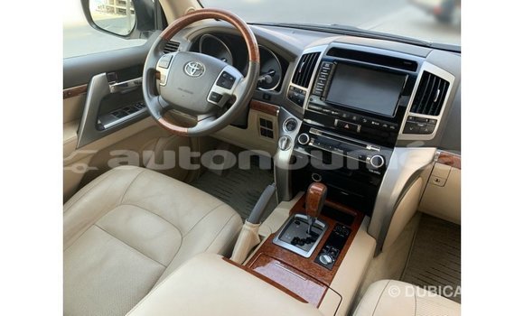 Buy Import Toyota Land Cruiser White Car in Import - Dubai in Iles Buy Import Toyota Land Cruiser White Car in Import - Dubai in Iles