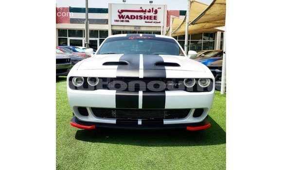 Acheter Import Voiture Dodge Challenger Blanc à Import - Dubai, Iles Acheter Import Voiture Dodge Challenger Blanc à Import - Dubai, Iles