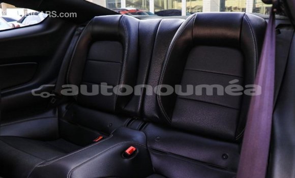 Acheter Import Voiture Ford Mustang Noir à Import - Dubai, Iles Acheter Import Voiture Ford Mustang Noir à Import - Dubai, Iles