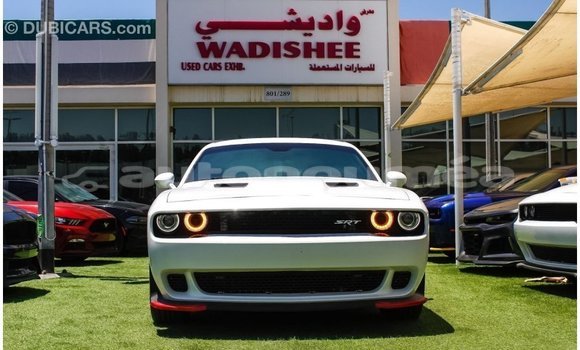 Acheter Import Voiture Dodge Challenger Blanc à Import - Dubai, Iles Acheter Import Voiture Dodge Challenger Blanc à Import - Dubai, Iles