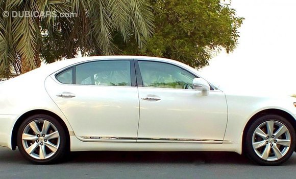 Acheter Import Voiture Lexus LS Blanc à Import - Dubai, Iles Acheter Import Voiture Lexus LS Blanc à Import - Dubai, Iles