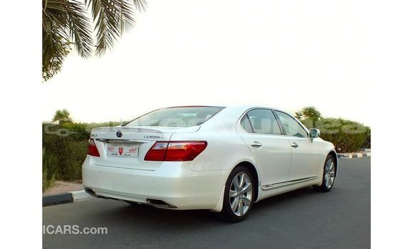 Acheter Import Voiture Lexus LS Blanc à Import - Dubai, Iles Acheter Import Voiture Lexus LS Blanc à Import - Dubai, Iles