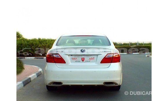 Acheter Import Voiture Lexus LS Blanc à Import - Dubai, Iles Acheter Import Voiture Lexus LS Blanc à Import - Dubai, Iles