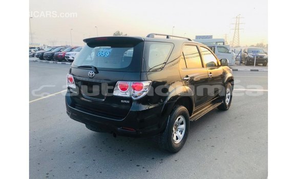 Acheter Import Voiture Toyota Fortuner Noir à Import - Dubai, Iles Acheter Import Voiture Toyota Fortuner Noir à Import - Dubai, Iles