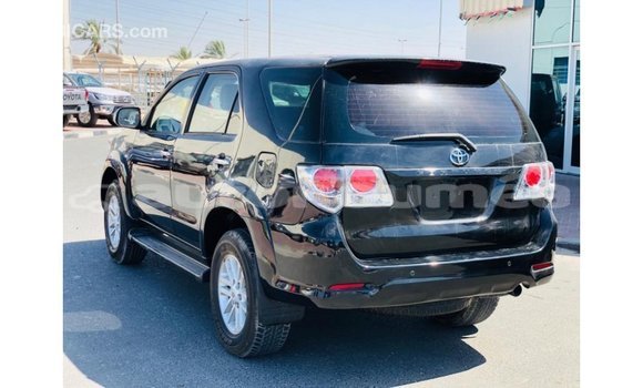 Acheter Import Voiture Toyota Fortuner Noir à Import - Dubai, Iles Acheter Import Voiture Toyota Fortuner Noir à Import - Dubai, Iles