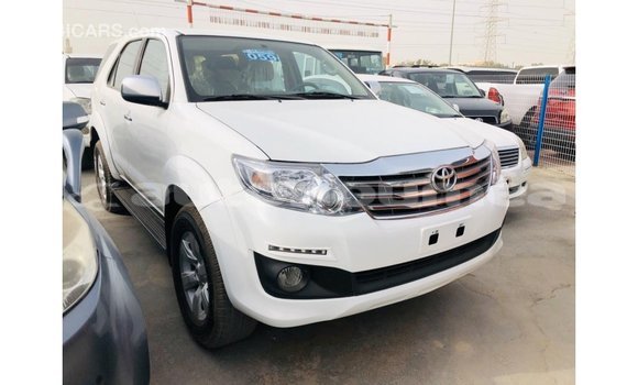 Acheter Import Voiture Toyota Fortuner Blanc à Import - Dubai, Iles Acheter Import Voiture Toyota Fortuner Blanc à Import - Dubai, Iles