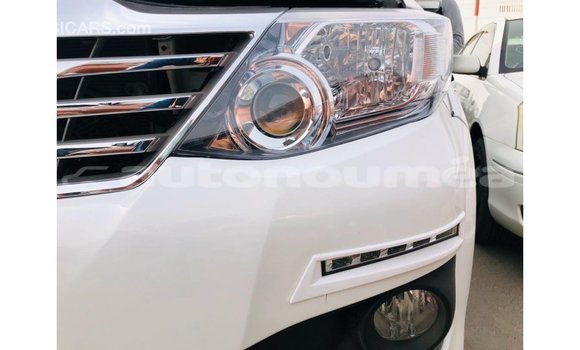 Acheter Import Voiture Toyota Fortuner Blanc à Import - Dubai, Iles Acheter Import Voiture Toyota Fortuner Blanc à Import - Dubai, Iles