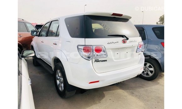 Acheter Import Voiture Toyota Fortuner Blanc à Import - Dubai, Iles Acheter Import Voiture Toyota Fortuner Blanc à Import - Dubai, Iles