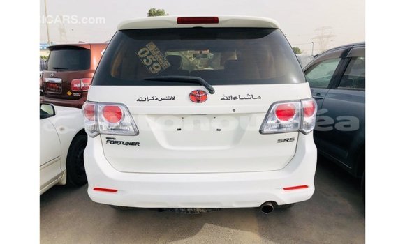 Acheter Import Voiture Toyota Fortuner Blanc à Import - Dubai, Iles Acheter Import Voiture Toyota Fortuner Blanc à Import - Dubai, Iles