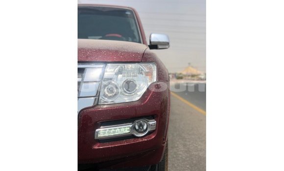 Acheter Import Voiture Mitsubishi Pajero Rouge à Import - Dubai, Iles Acheter Import Voiture Mitsubishi Pajero Rouge à Import - Dubai, Iles