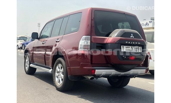 Acheter Import Voiture Mitsubishi Pajero Rouge à Import - Dubai, Iles Acheter Import Voiture Mitsubishi Pajero Rouge à Import - Dubai, Iles