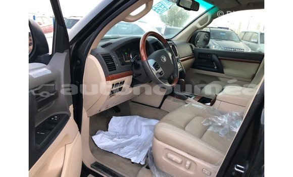 Buy Import Toyota Land Cruiser Black Car in Import - Dubai in Iles Buy Import Toyota Land Cruiser Black Car in Import - Dubai in Iles