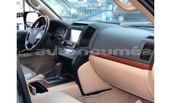 Buy Import Toyota Land Cruiser Black Car in Import - Dubai in Iles Buy Import Toyota Land Cruiser Black Car in Import - Dubai in Iles