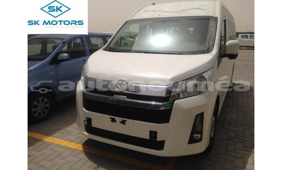Acheter Import Voiture Toyota Hiace Blanc à Import - Dubai, Iles Acheter Import Voiture Toyota Hiace Blanc à Import - Dubai, Iles
