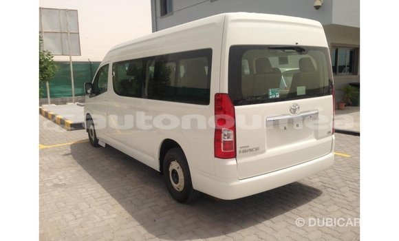 Acheter Import Voiture Toyota Hiace Blanc à Import - Dubai, Iles Acheter Import Voiture Toyota Hiace Blanc à Import - Dubai, Iles