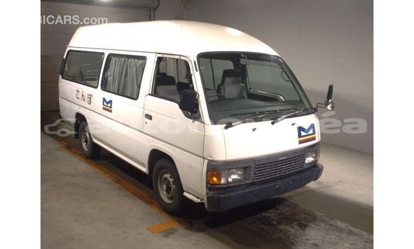 Buy Import Nissan Caravan White Car in Import - Dubai in Iles Buy Import Nissan Caravan White Car in Import - Dubai in Iles