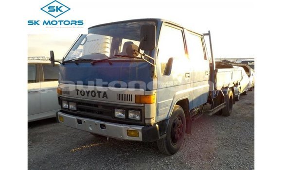 Buy Import Toyota Dyna Blue Truck in Import - Dubai in Iles