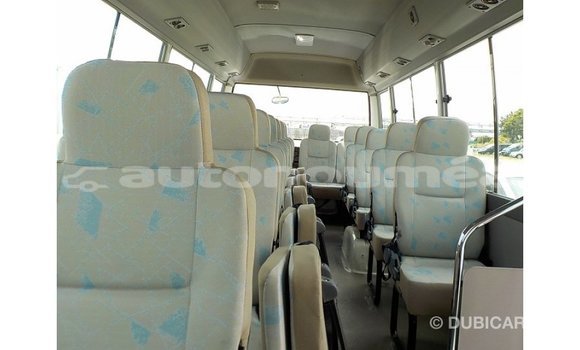 Acheter Import Voiture Toyota Coaster Blanc à Import - Dubai, Iles Acheter Import Voiture Toyota Coaster Blanc à Import - Dubai, Iles