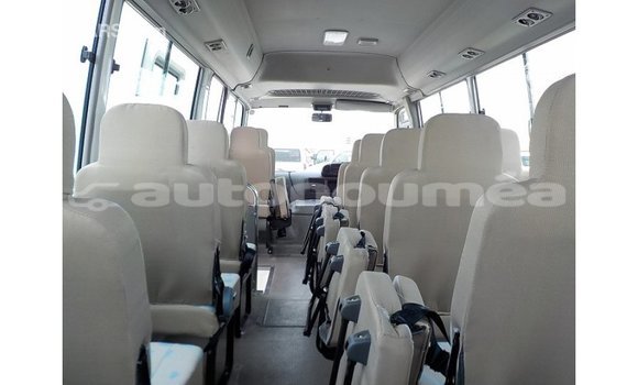 Acheter Import Voiture Toyota Coaster Blanc à Import - Dubai, Iles Acheter Import Voiture Toyota Coaster Blanc à Import - Dubai, Iles