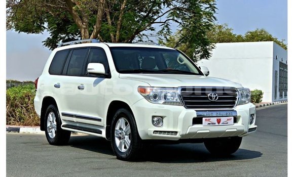 Buy Import Toyota Land Cruiser White Car in Import - Dubai in Iles