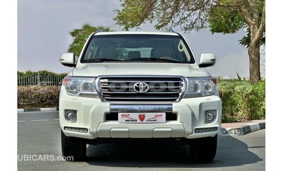 Buy Import Toyota Land Cruiser White Car in Import - Dubai in Iles Buy Import Toyota Land Cruiser White Car in Import - Dubai in Iles