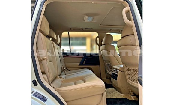 Buy Import Toyota Land Cruiser White Car in Import - Dubai in Iles Buy Import Toyota Land Cruiser White Car in Import - Dubai in Iles