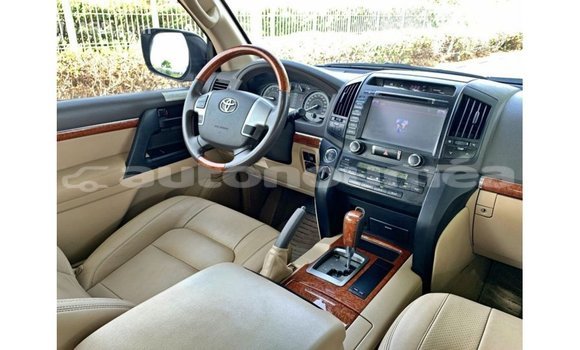 Buy Import Toyota Land Cruiser Other Car in Import - Dubai in Iles Buy Import Toyota Land Cruiser Other Car in Import - Dubai in Iles