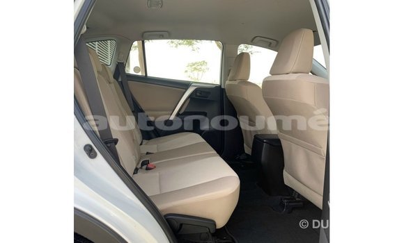 Acheter Import Utilitaire Toyota HiAce Blanc à Import - Dubai, Iles Acheter Import Utilitaire Toyota HiAce Blanc à Import - Dubai, Iles