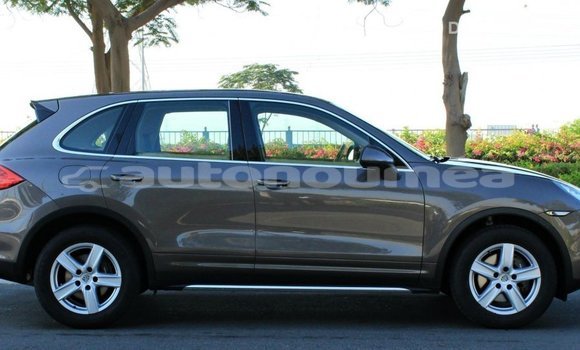 Buy Import Porsche Cayenne Brown Car in Import - Dubai in Iles Buy Import Porsche Cayenne Brown Car in Import - Dubai in Iles
