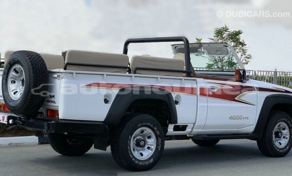 Buy Import Nissan Patrol White Car in Import - Dubai in Iles Buy Import Nissan Patrol White Car in Import - Dubai in Iles