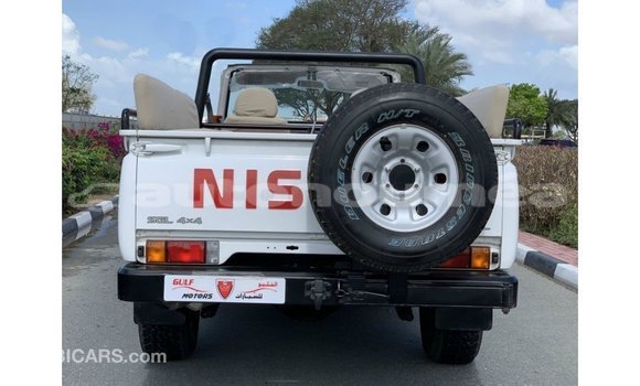 Buy Import Nissan Patrol White Car in Import - Dubai in Iles Buy Import Nissan Patrol White Car in Import - Dubai in Iles