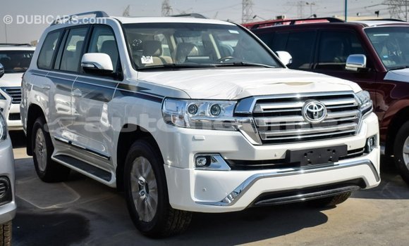 Acheter Import Voiture Toyota Land Cruiser Blanc à Import - Dubai, Iles Acheter Import Voiture Toyota Land Cruiser Blanc à Import - Dubai, Iles
