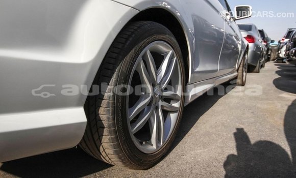 Acheter Import Voiture Mercedes-Benz 200 Blanc à Import - Dubai, Iles Acheter Import Voiture Mercedes-Benz 200 Blanc à Import - Dubai, Iles