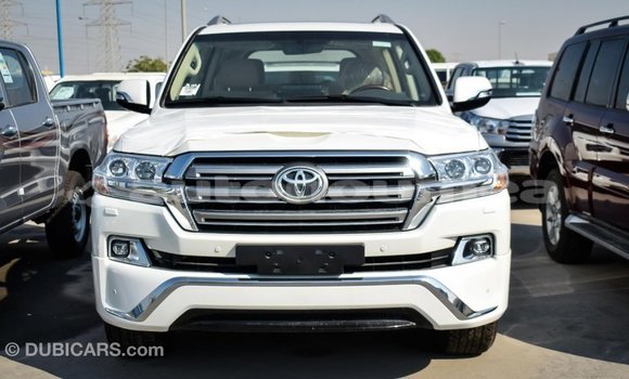 Acheter Import Voiture Toyota Land Cruiser Blanc à Import - Dubai, Iles Acheter Import Voiture Toyota Land Cruiser Blanc à Import - Dubai, Iles