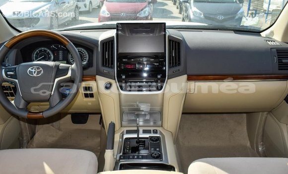 Acheter Import Voiture Toyota Land Cruiser Blanc à Import - Dubai, Iles Acheter Import Voiture Toyota Land Cruiser Blanc à Import - Dubai, Iles