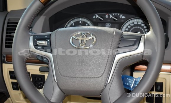 Acheter Import Voiture Toyota Land Cruiser Blanc à Import - Dubai, Iles Acheter Import Voiture Toyota Land Cruiser Blanc à Import - Dubai, Iles