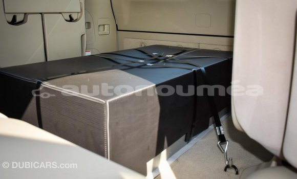 Acheter Import Voiture Toyota Land Cruiser Blanc à Import - Dubai, Iles Acheter Import Voiture Toyota Land Cruiser Blanc à Import - Dubai, Iles