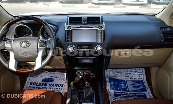 Acheter Import Voiture Toyota Prado Blanc à Import - Dubai, Iles Acheter Import Voiture Toyota Prado Blanc à Import - Dubai, Iles