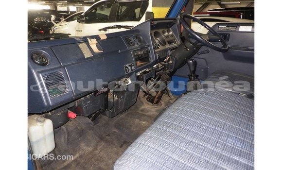 Acheter Import Utilitaire Toyota HiAce Bleu à Import - Dubai, Iles Acheter Import Utilitaire Toyota HiAce Bleu à Import - Dubai, Iles