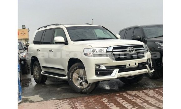 Acheter Import Voiture Toyota Land Cruiser Blanc à Import - Dubai, Iles Acheter Import Voiture Toyota Land Cruiser Blanc à Import - Dubai, Iles